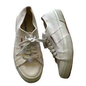 41.5 White Canvas Superga Lace Up Tennies